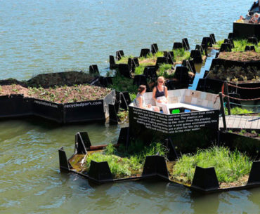 Parque flutuante em Roterdã é feito de resíduos de plástico reciclado